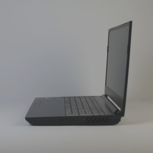 Hier siehst Du ein Nexoc 1524 3D-Scan-Laptop mit AMD Ryzen 3600 links